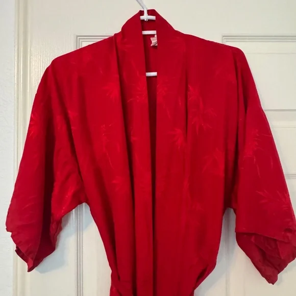 SILK ROBE WOMENS SIZE MEDIUM RED FLORAL BELTED TIE LONG 3/4 SLEEVES